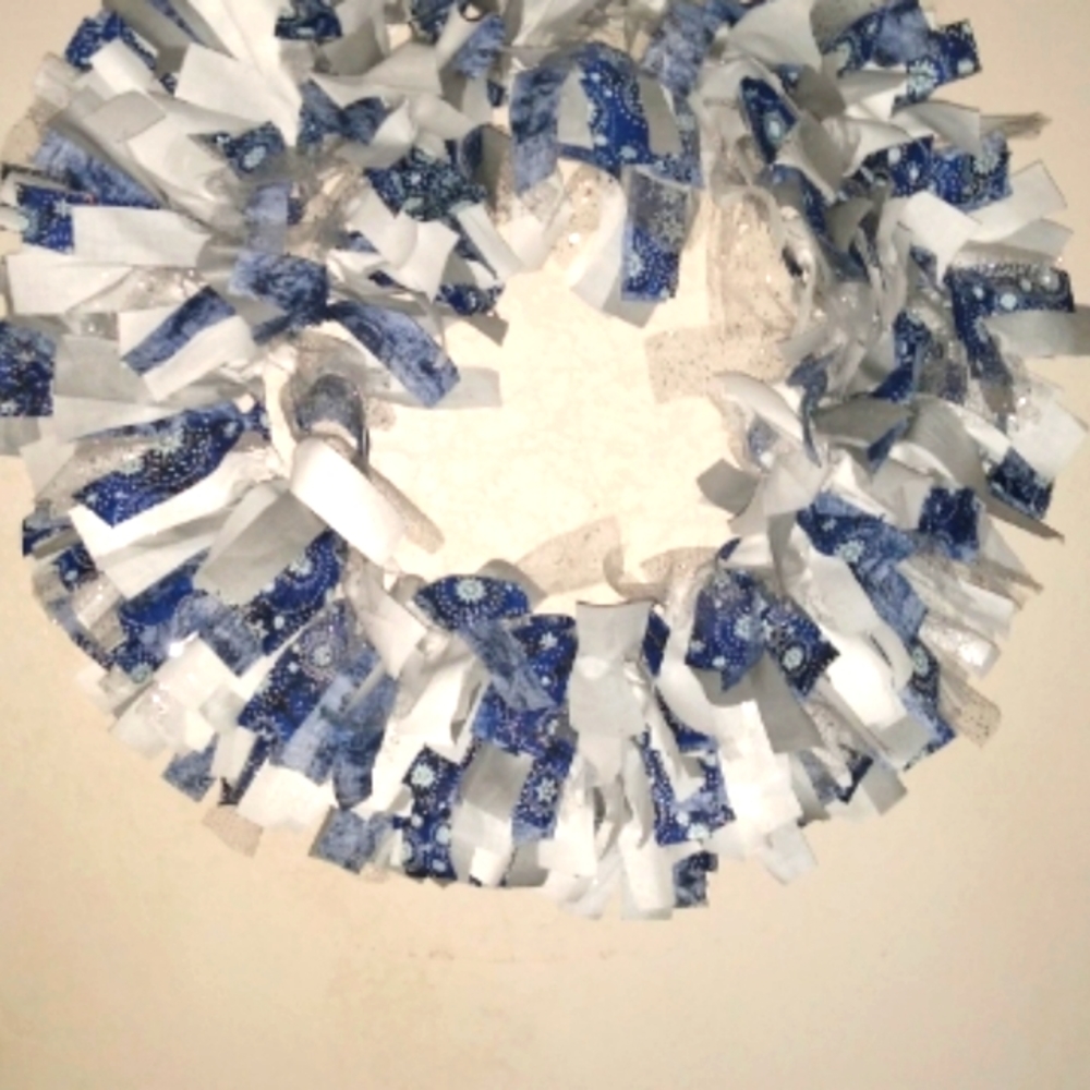 #17 Snowflakes Round Fabric Wreath